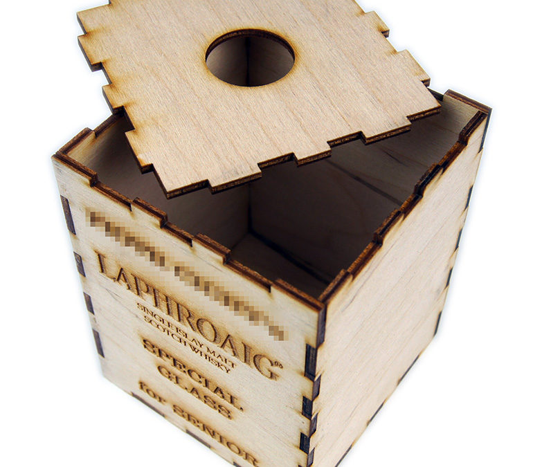 Drewniane pudełko ze sklejki na prezent