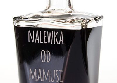 Grawerowana szklana karafka